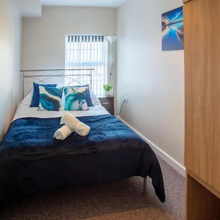 Ample Comforts, Centrally Located, Town Centre Warrington Exterior photo
