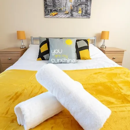 Ample Comforts, Centrally Located, Town Centre Warrington Exterior photo