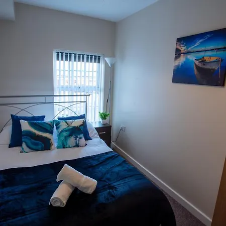 Ample Comforts, Centrally Located, Town Centre Warrington Exterior photo