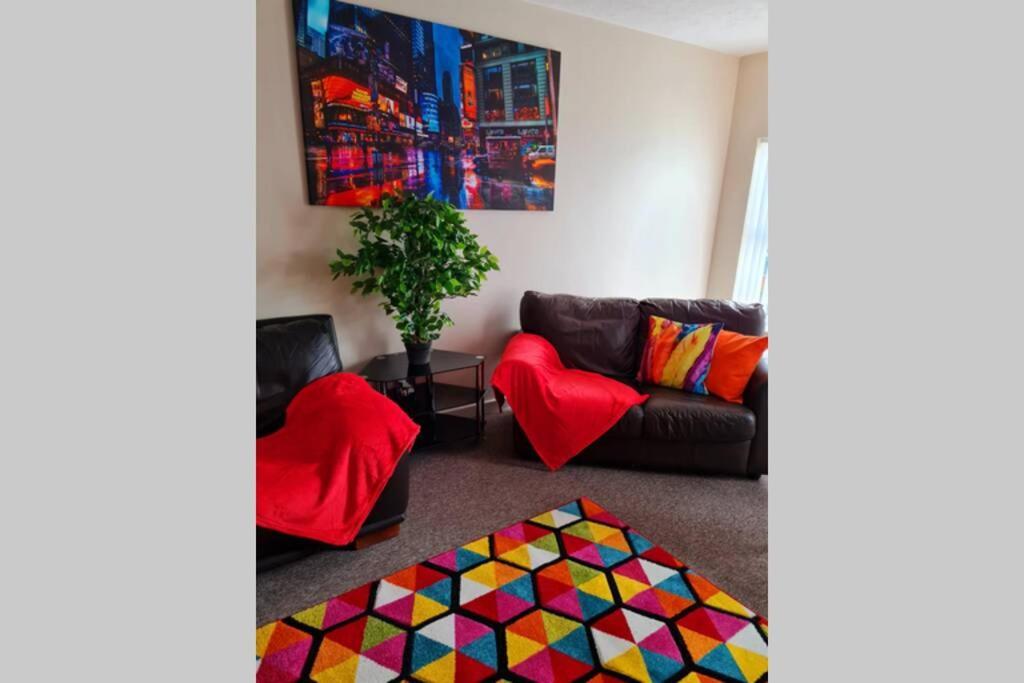 Ample Comforts, Centrally Located, Town Centre Apartment