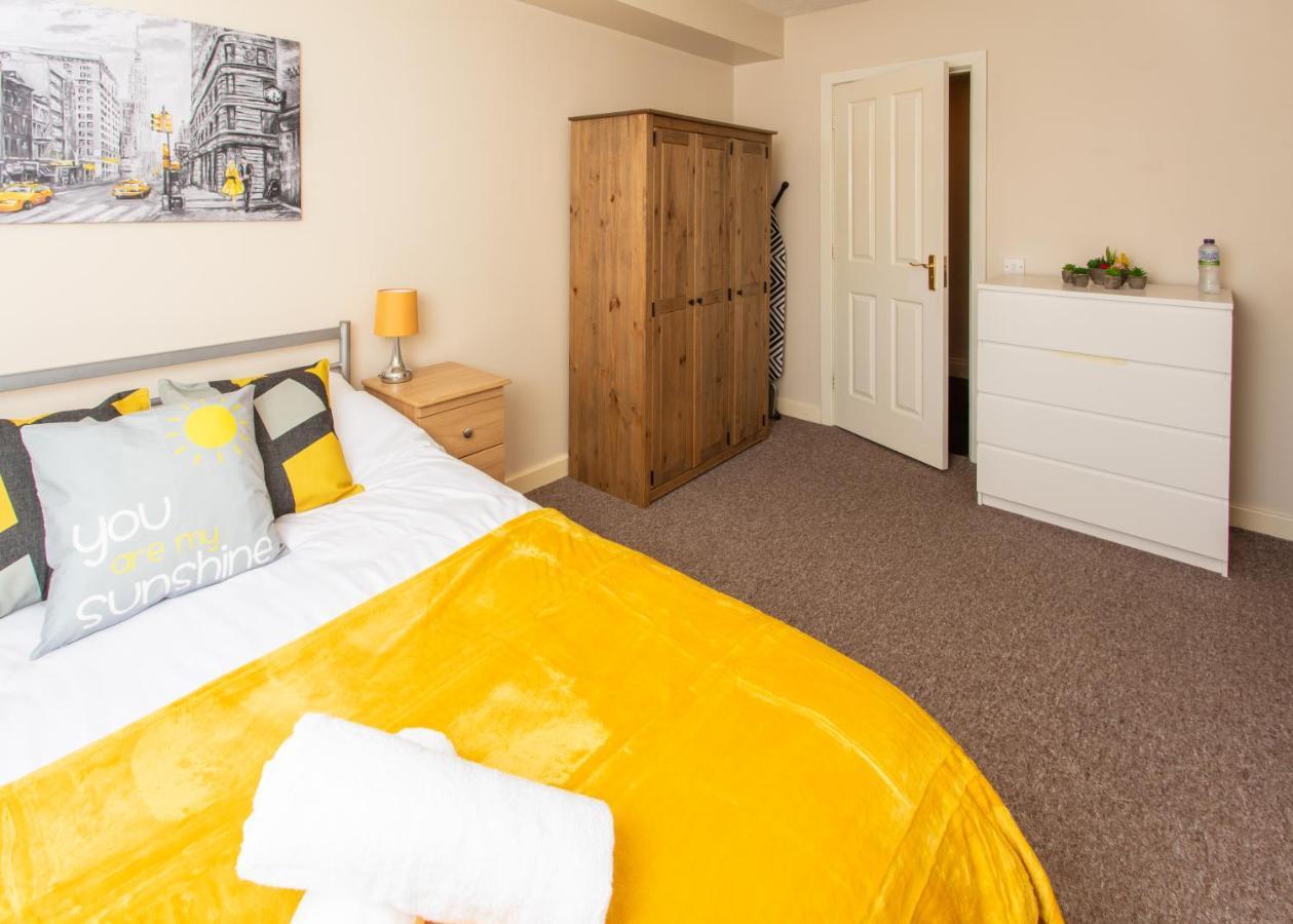 Apartment Ample Comforts, Centrally Located, Town Centre *