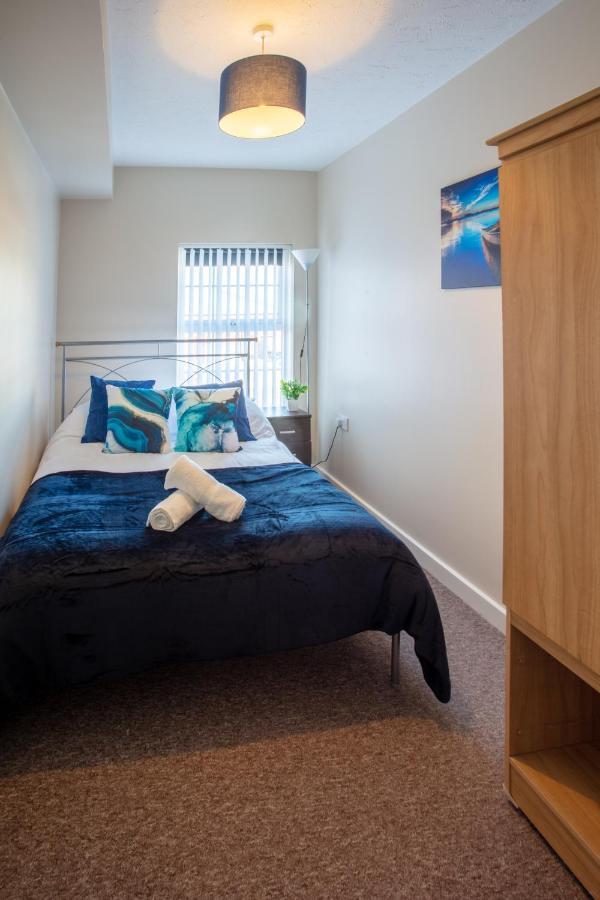 Ample Comforts, Centrally Located, Town Centre * Warrington