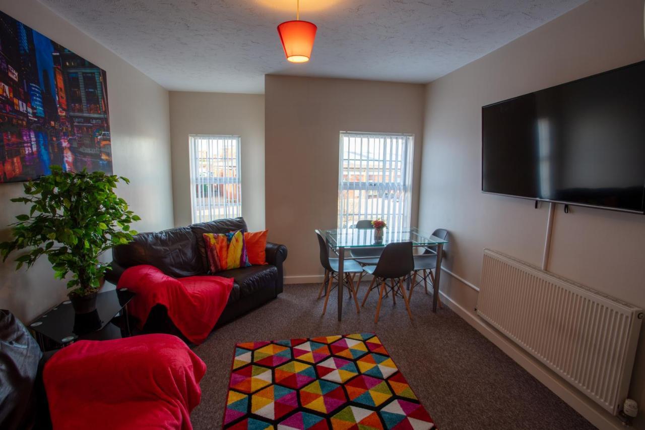 Ample Comforts, Centrally Located, Town Centre *