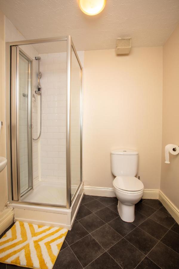Ample Comforts, Centrally Located, Town Centre Warrington